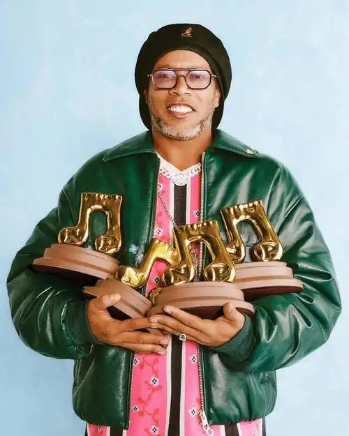 他在高空球 他在高空球