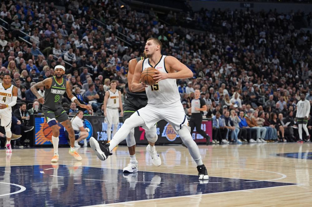 他将与世界 他将与世界